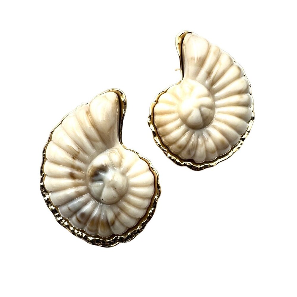 Womens Earrings Pierced Off White Cream Sea Shell Gold Tone Chandelier